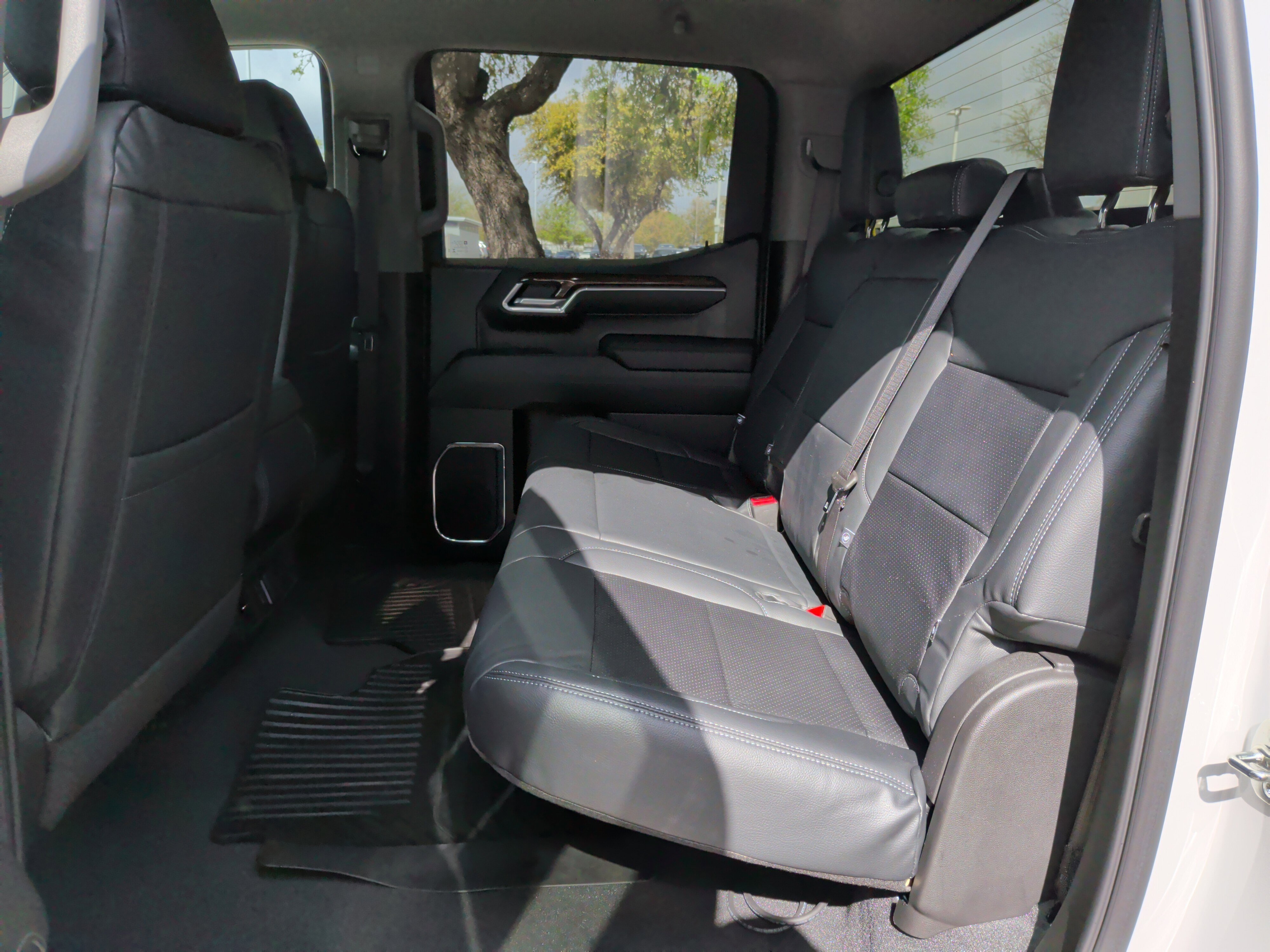 Used 2025 GMC Sierra 1500 SLE image 26