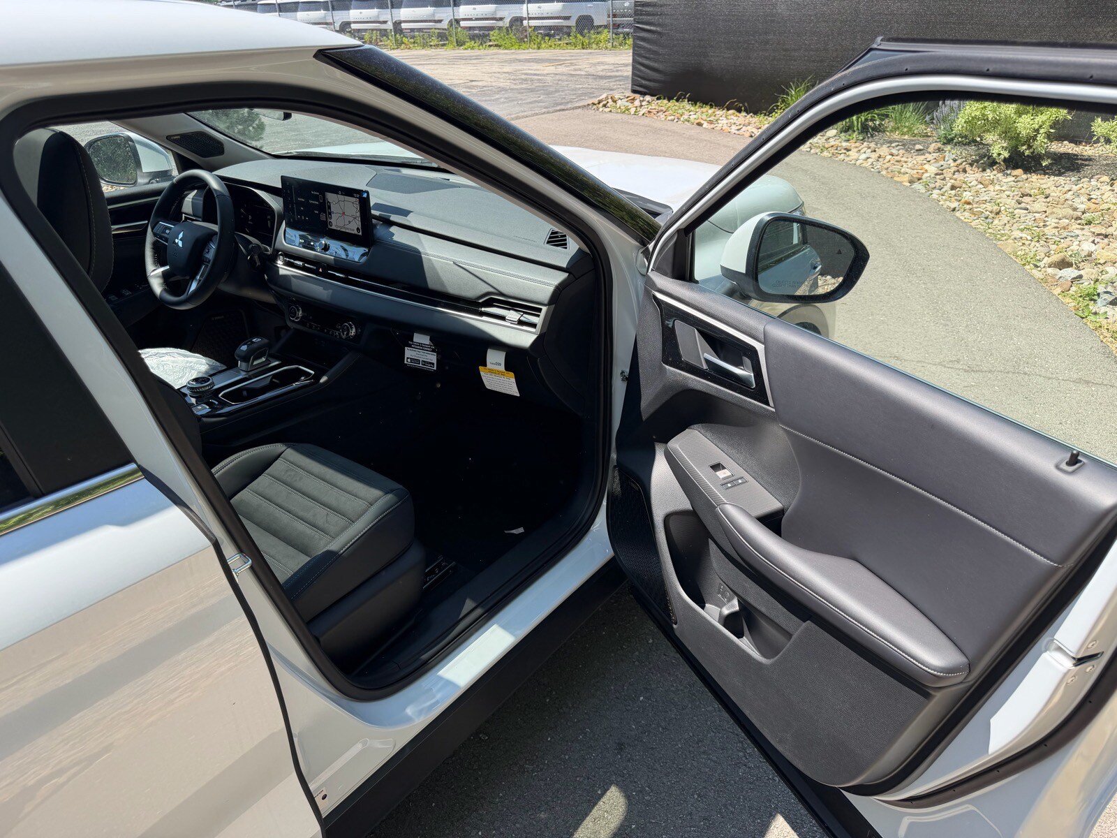 New 2026 Mitsubishi Outlander SE FWD image 11