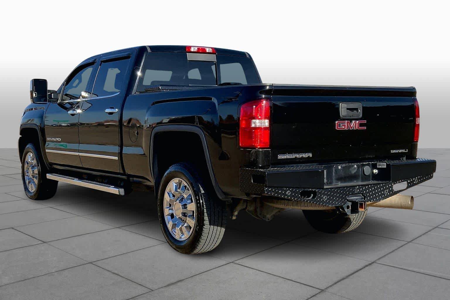 Used 2018 GMC Sierra 2500 Denali w/ Duramax Plus Package image 11