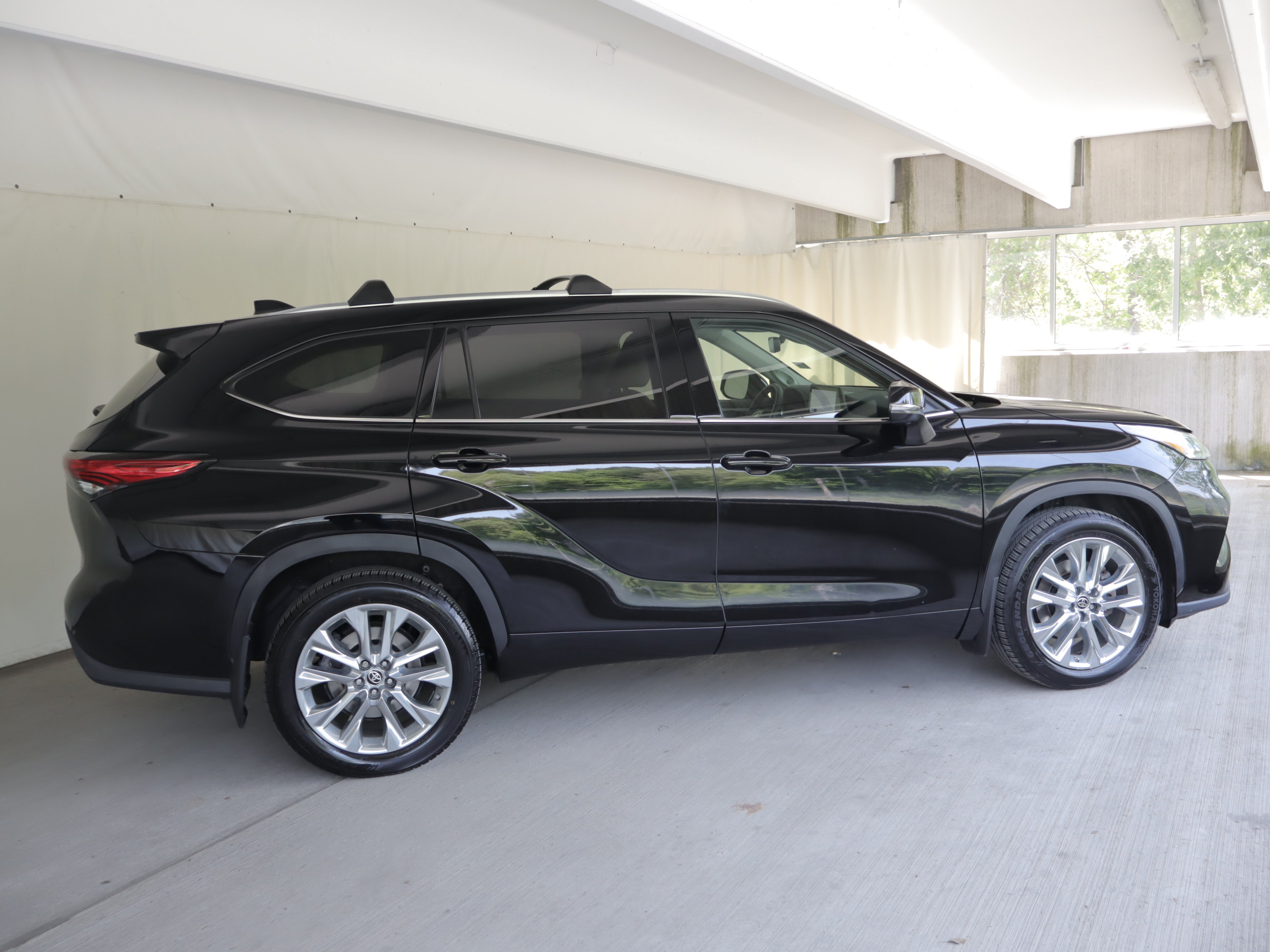 Used 2023 Toyota Highlander Limited AWD/4WD image 6