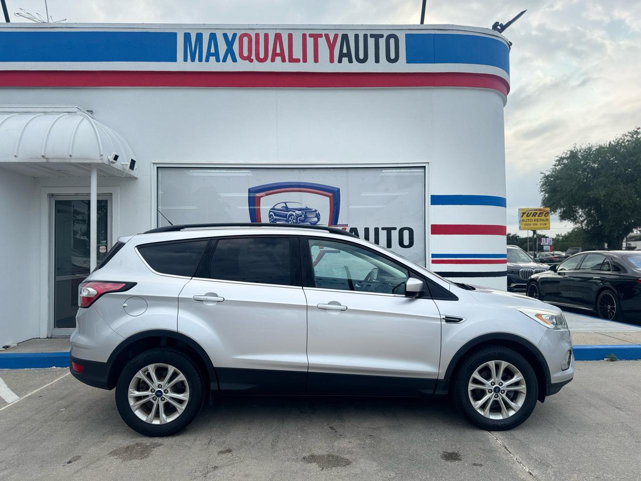 Used 2017 Ford Escape SE w/ Equipment Group 201A FWD image 18