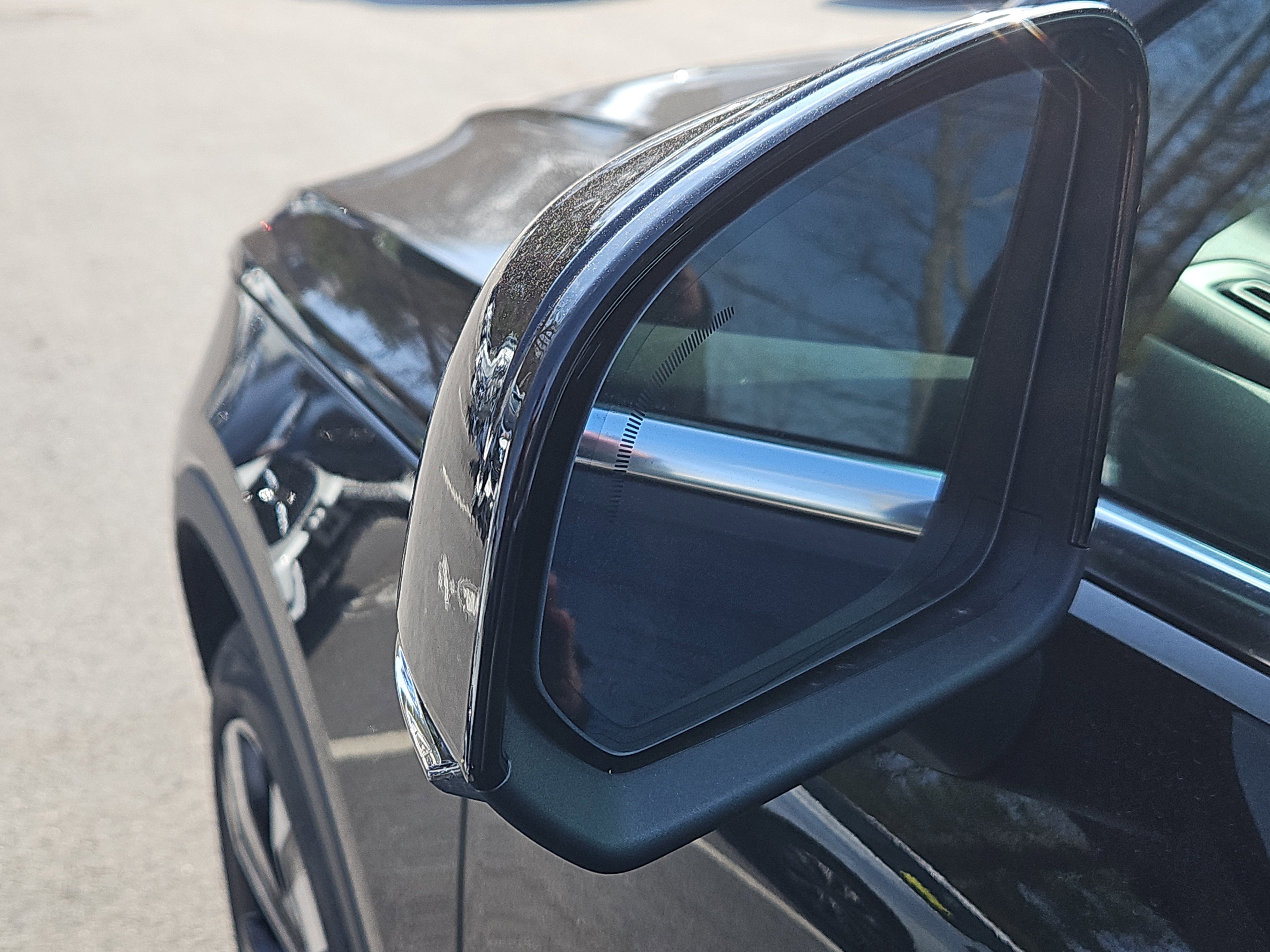 New 2025 Volvo XC40 B5 Plus w/ Protection Package Premier image 14