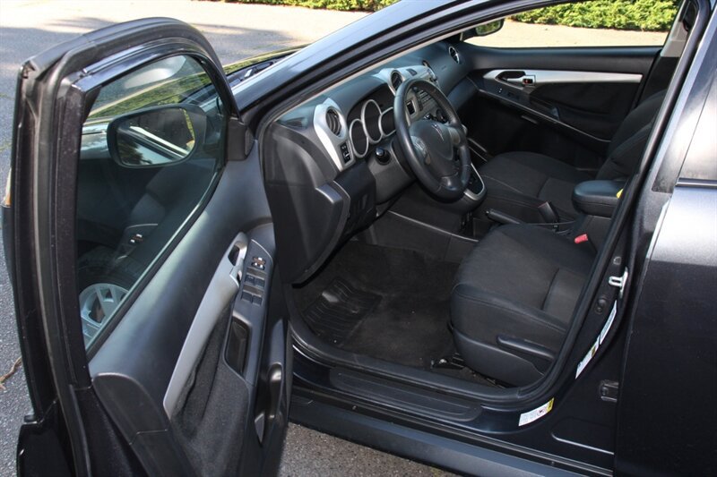 Used 2009 Pontiac Vibe AWD w/ Sun And Sound Package image 5
