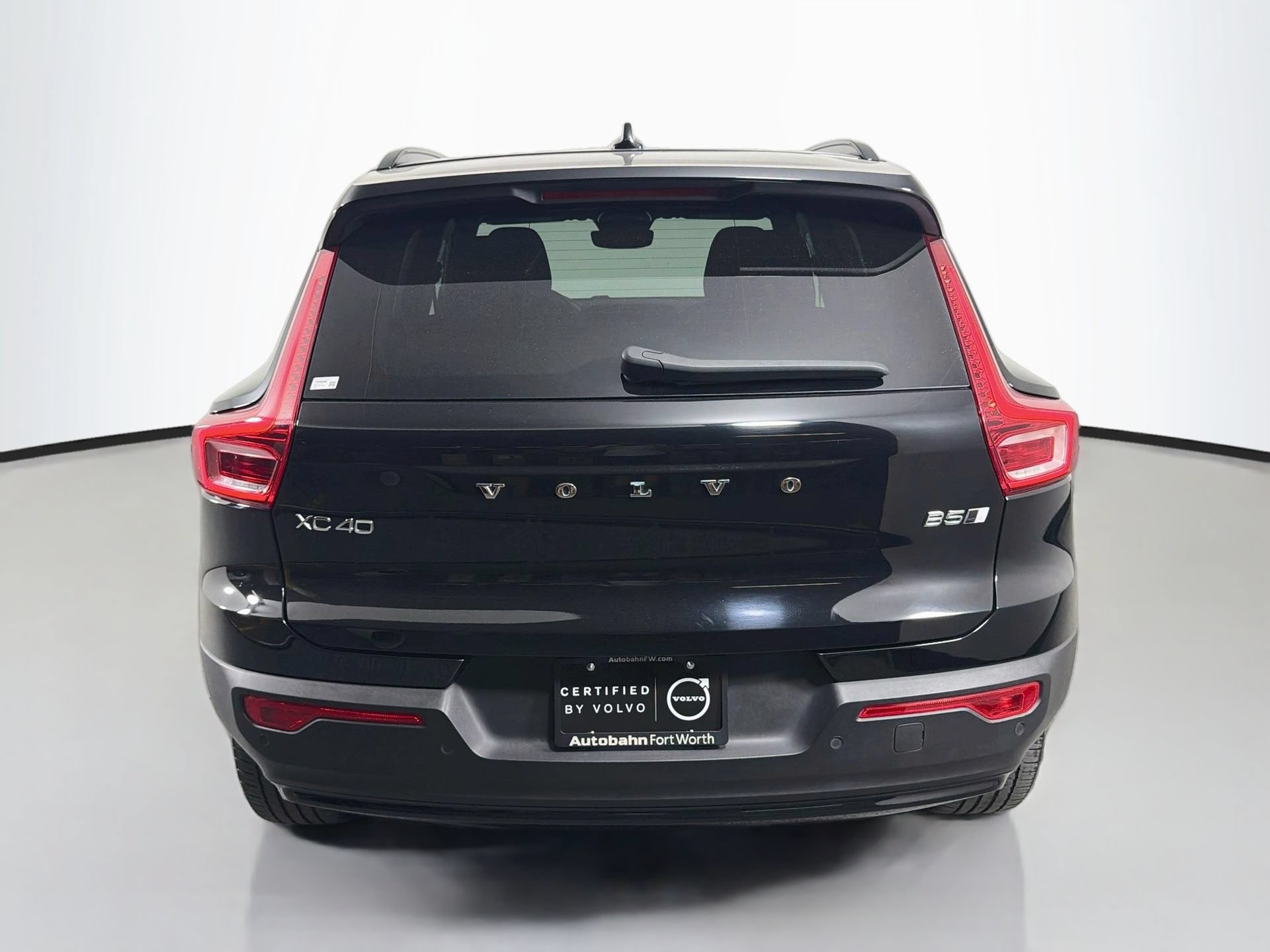 Certified 2023 Volvo XC40 B5 Ultimate w/ Protection Package Premier AWD/4WD image 7