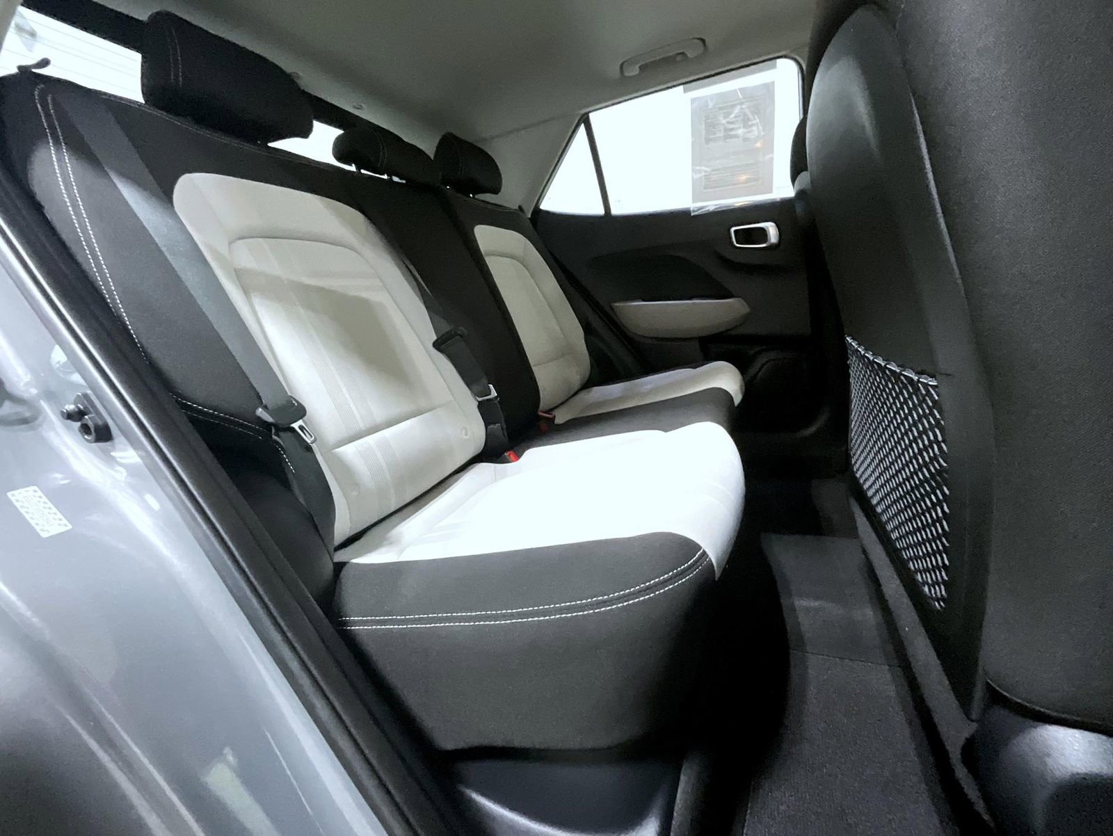 Used 2023 Hyundai Venue SEL image 20