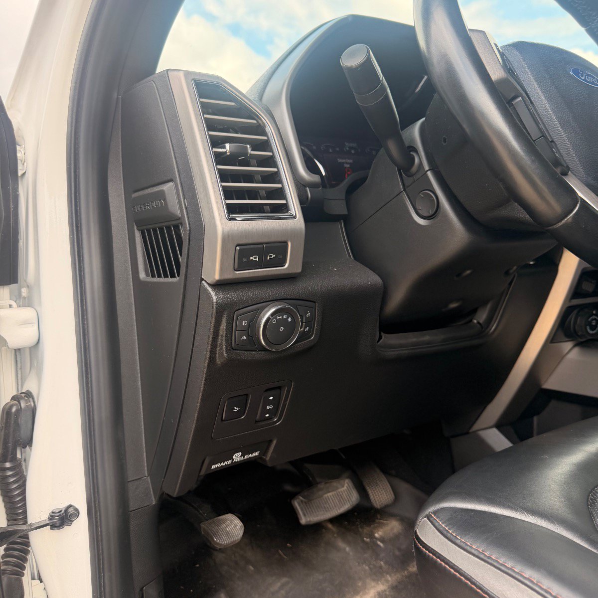 Used 2021 Ford F250 Platinum w/ FX4 Off-Road Package AWD/4WD image 11