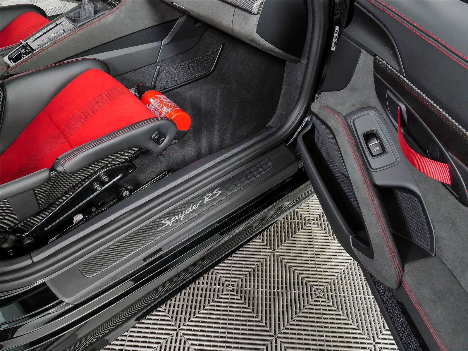 Certified 2025 Porsche 718 Boxster Spyder RS w/ Weissach Package RWD image 23