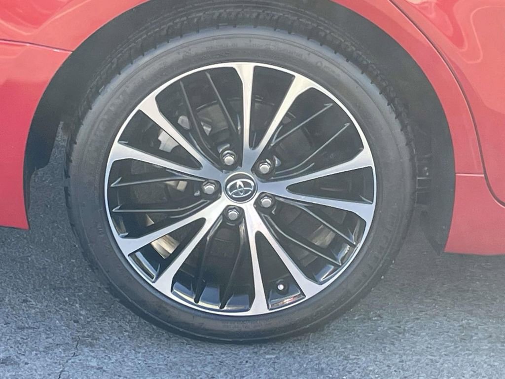 Used 2020 Toyota Camry SE image 12