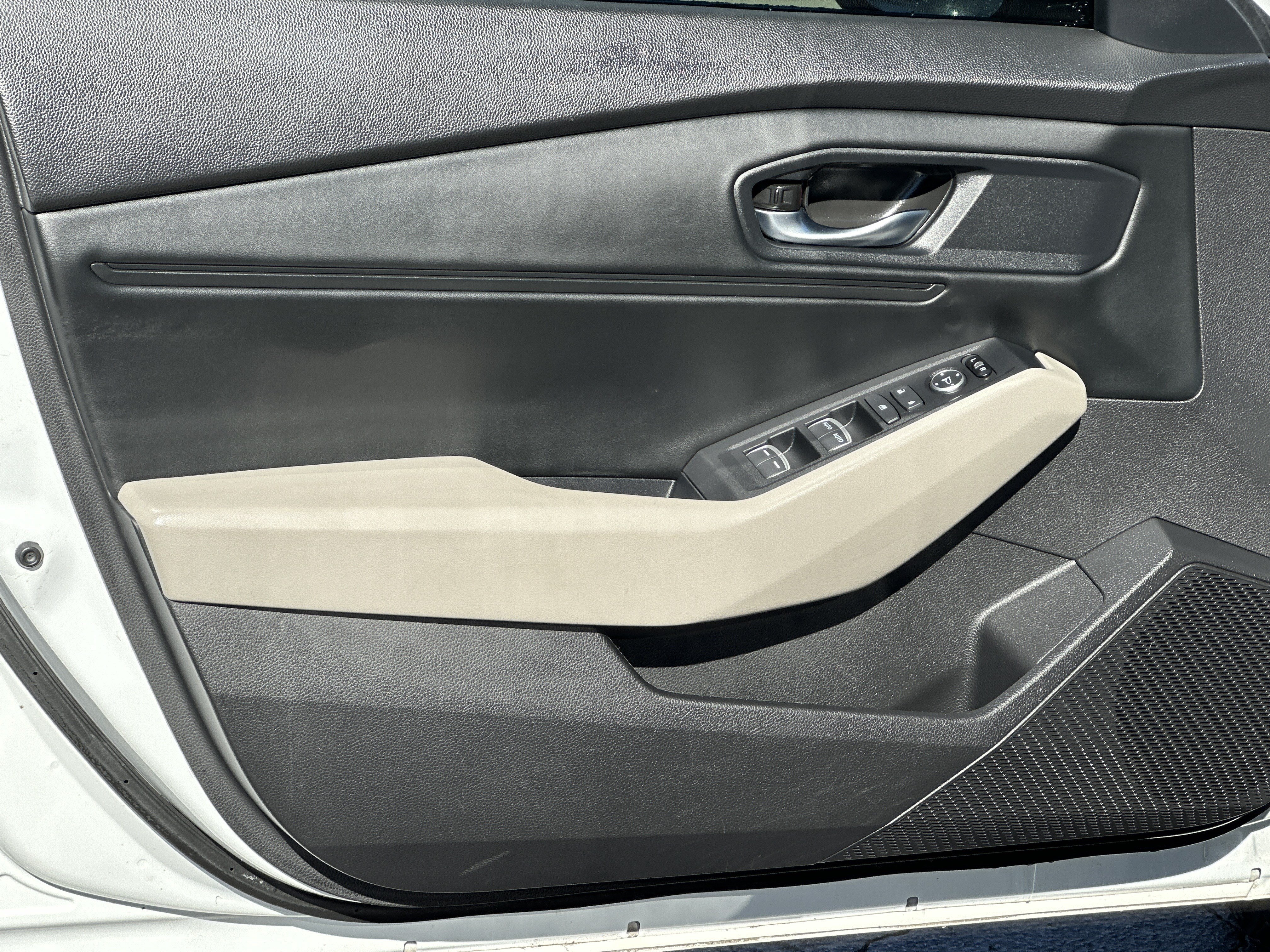 Used 2024 Honda Accord EX image 11