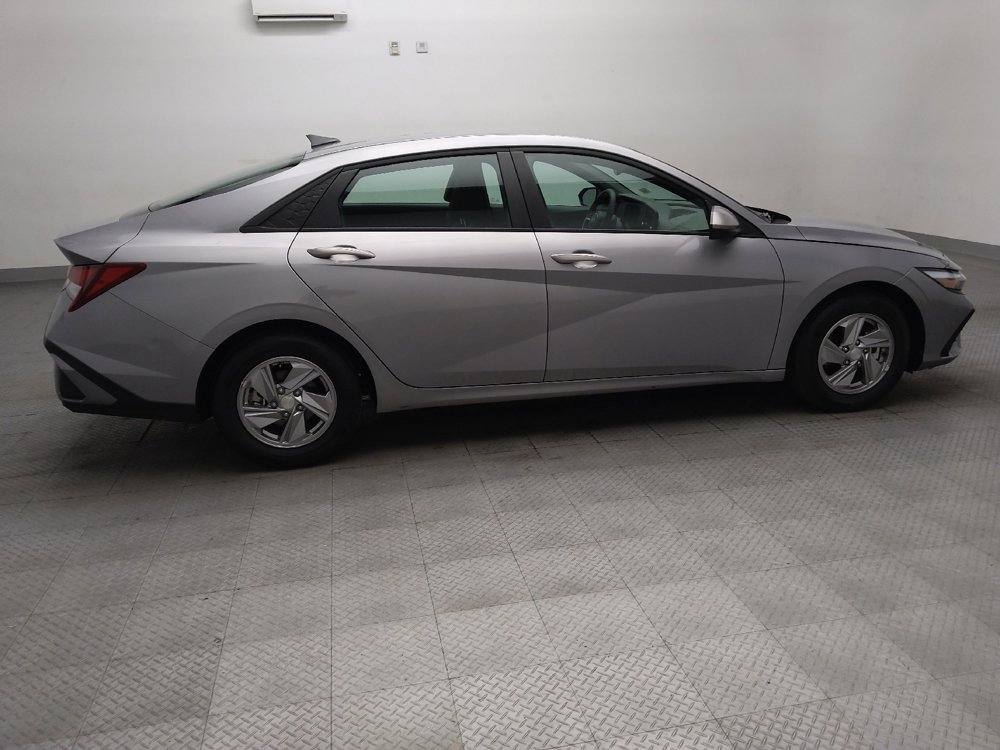 Used 2025 Hyundai Elantra SE w/ Cargo Package FWD image 10
