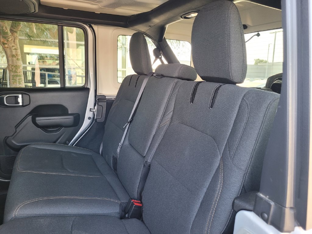 Used 2024 Jeep Wrangler Unlimited w/ Convenience Group AWD/4WD image 15