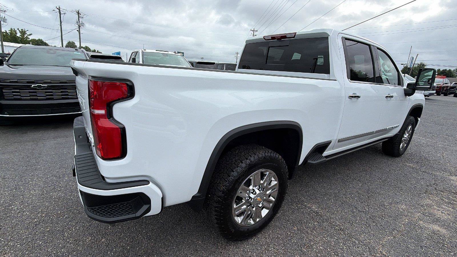 New 2026 Chevrolet Silverado 2500 High Country w/ High Country Premium Package AWD/4WD image 6