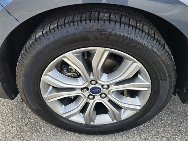 Used 2019 Ford Edge Titanium image 17