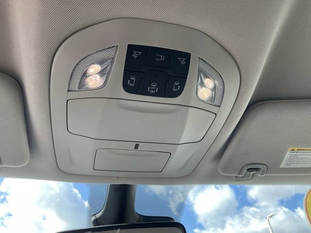 Used 2023 Chrysler Voyager LX image 15