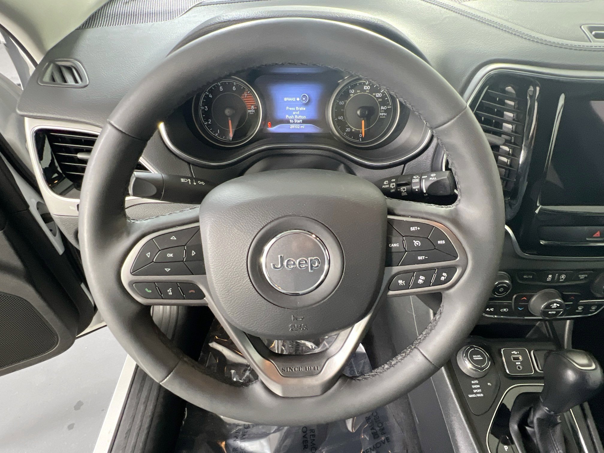 Used 2022 Jeep Cherokee Limited image 11