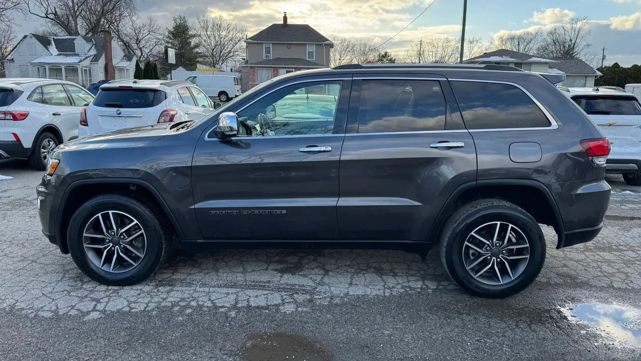 Used 2021 Jeep Grand Cherokee Limited image 2