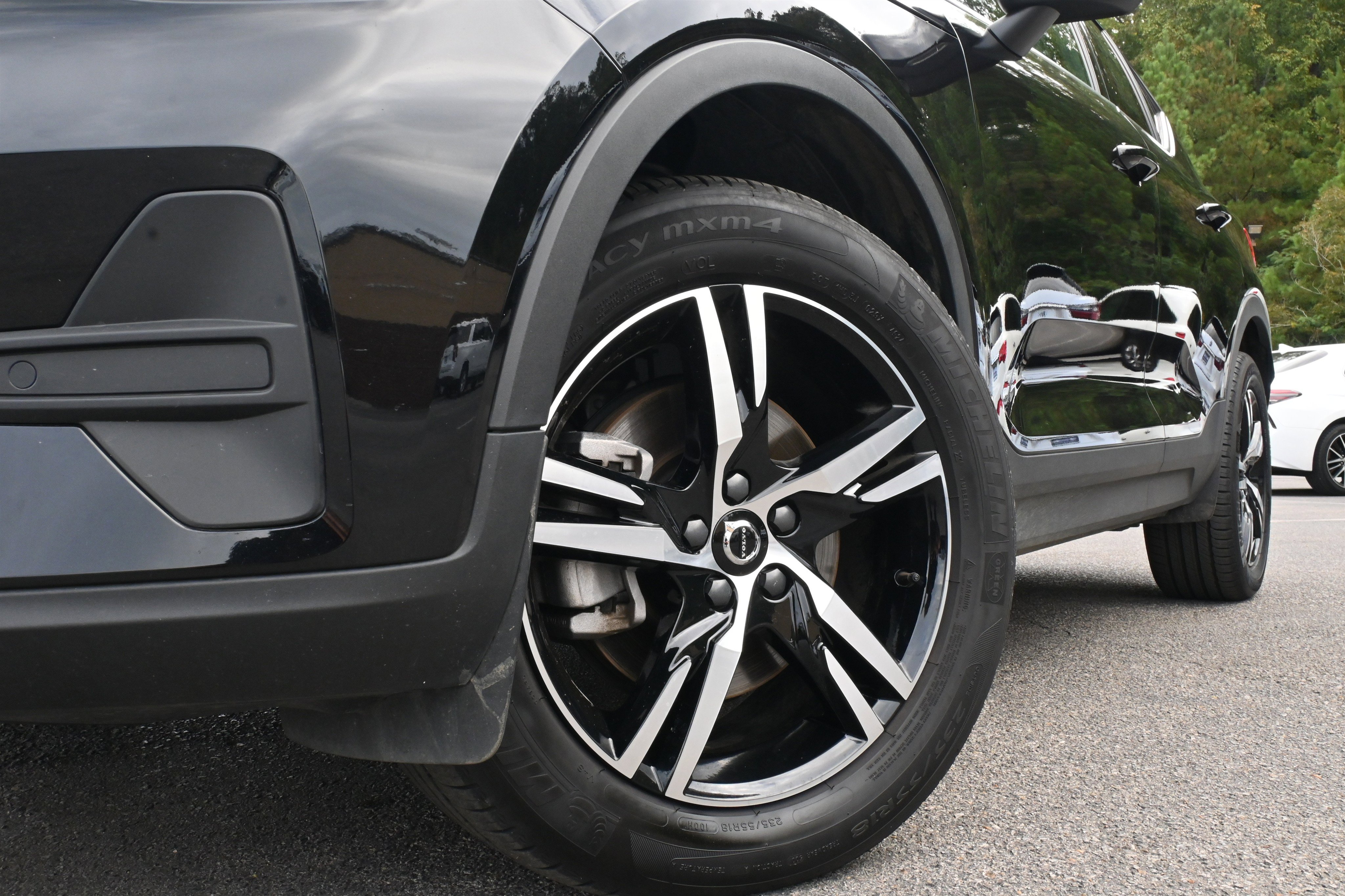Used 2025 Volvo XC40 B5 Core image 36