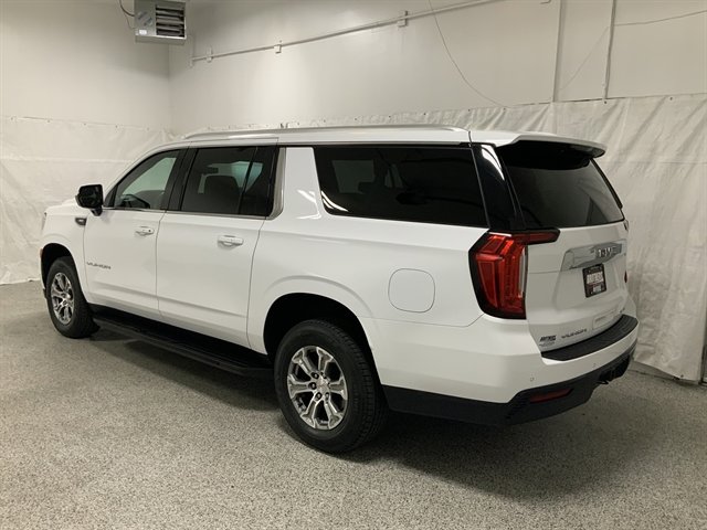 Used 2022 GMC Yukon XL SLE w/ Max Trailering Package image 2