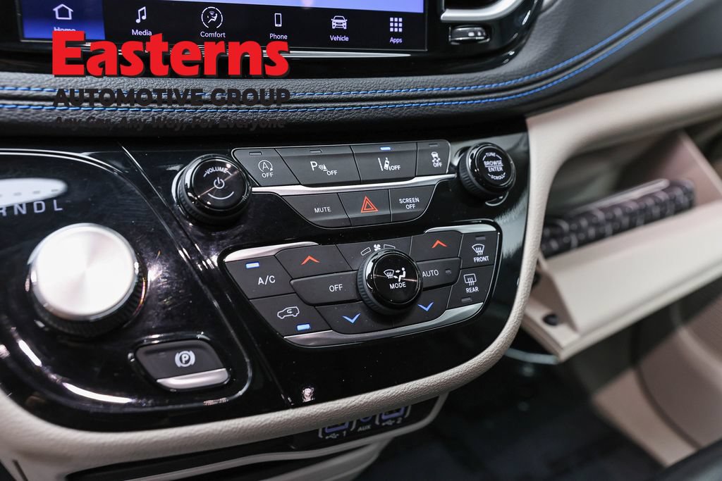 Used 2021 Chrysler Pacifica Touring-L FWD image 20