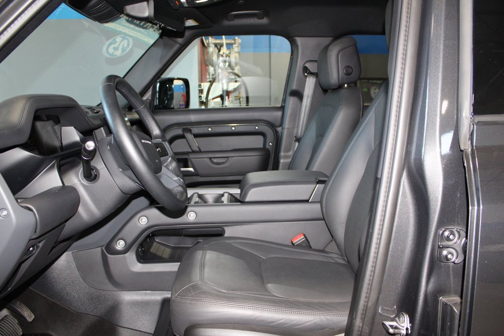 Used 2025 Land Rover Defender 110 X-Dynamic SE image 13