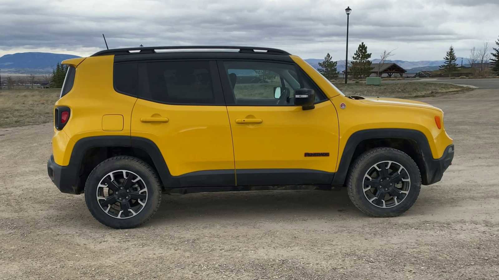 Used 2023 Jeep Renegade Trailhawk image 9