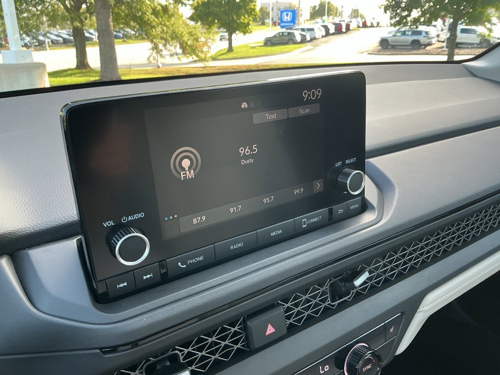 Used 2025 Honda Accord SE image 27