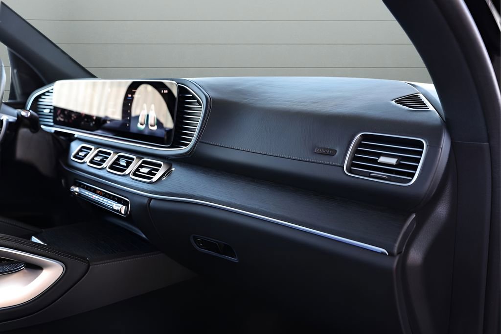 Used 2025 Mercedes-Benz GLS 450 4MATIC image 74