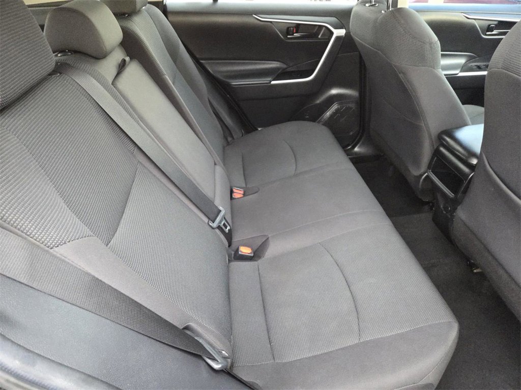 Used 2021 Toyota RAV4 LE image 15