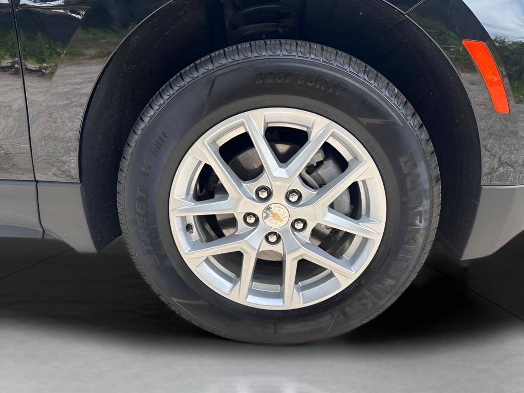 Used 2023 Chevrolet Equinox LS AWD/4WD image 2