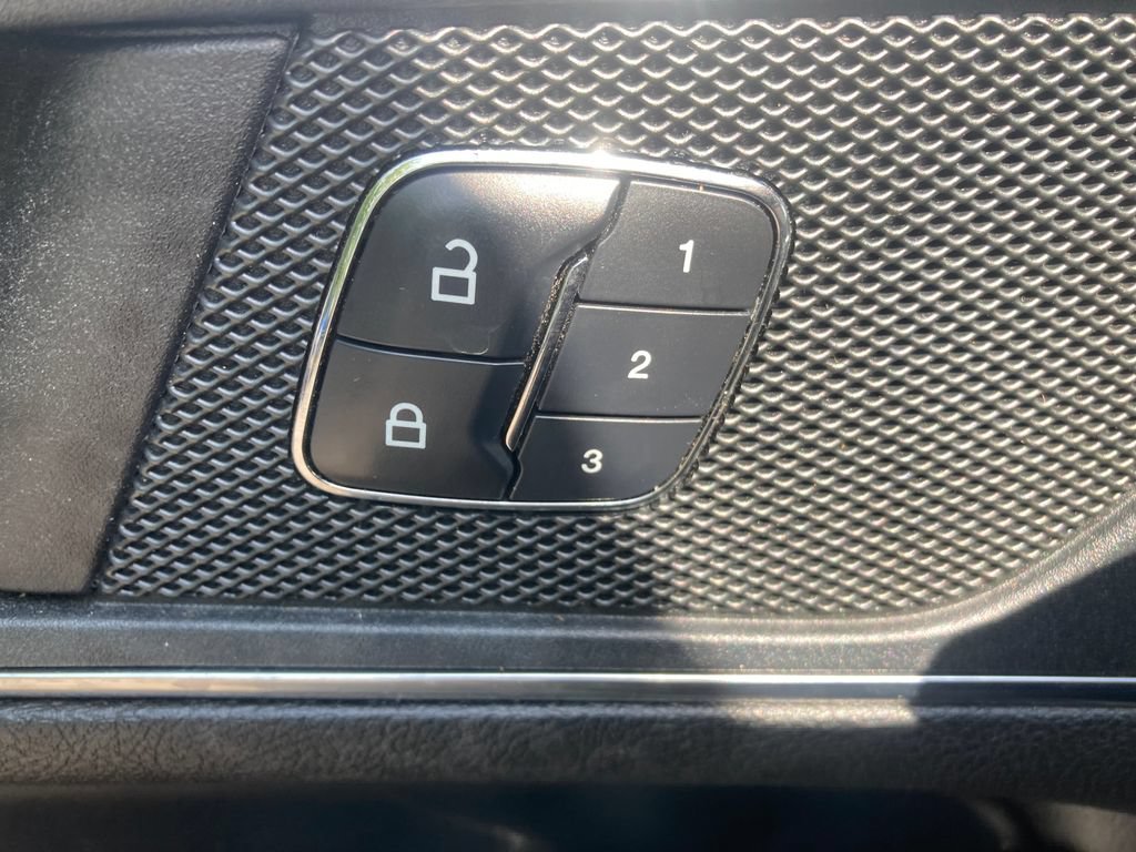 Used 2018 Ford Edge Titanium w/ Cold Weather Package AWD/4WD image 38