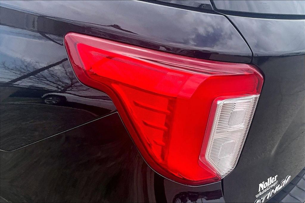 Used 2020 Ford Explorer Platinum w/ Premium Technology Package image 31