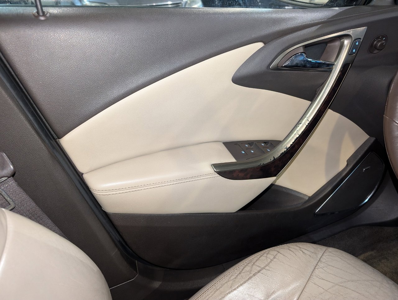 Used 2015 Buick Verano Leather w/ Experience Buick Package image 32