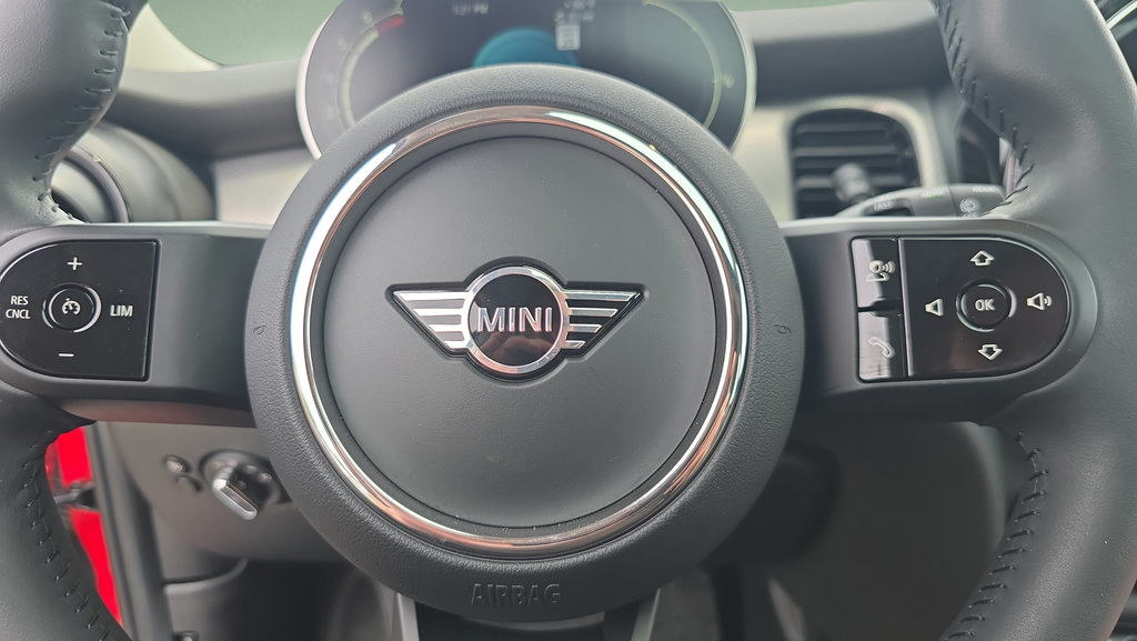 Used 2024 MINI Cooper 2-Door Hardtop FWD image 17
