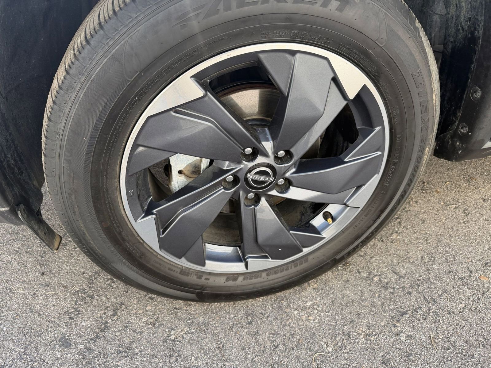 Used 2025 Nissan Rogue SV FWD image 32