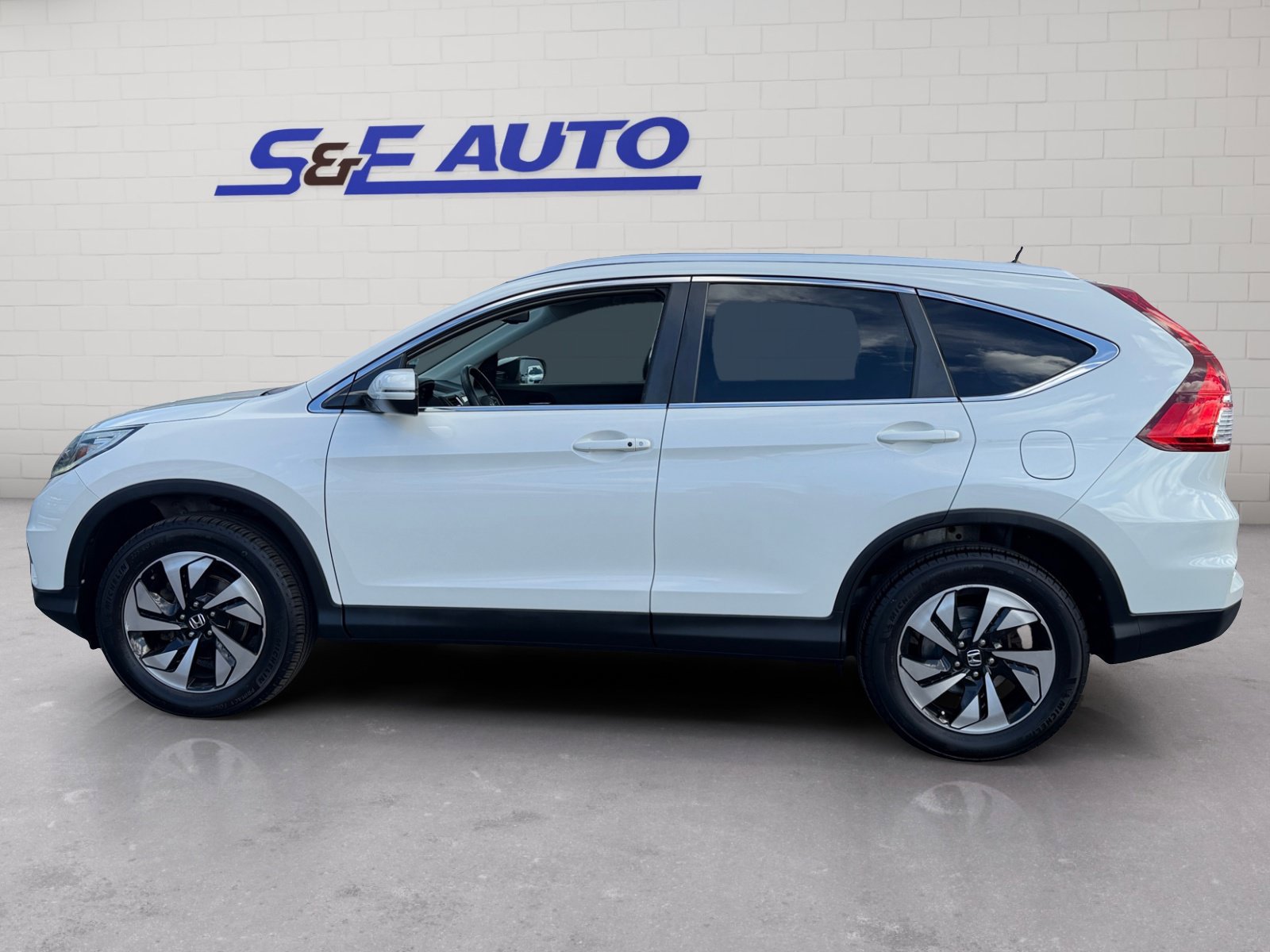 Used 2015 Honda CR-V Touring image 2