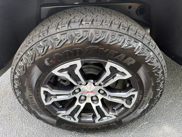 Used 2025 GMC Canyon AT4 w/ Technology Plus Package AWD/4WD image 17