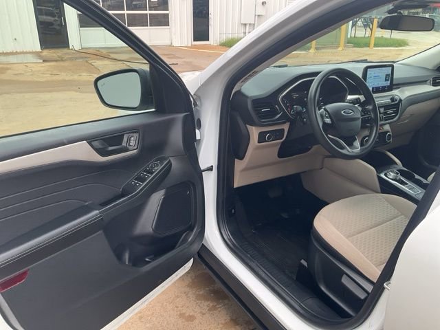 Used 2022 Ford Escape SE image 2