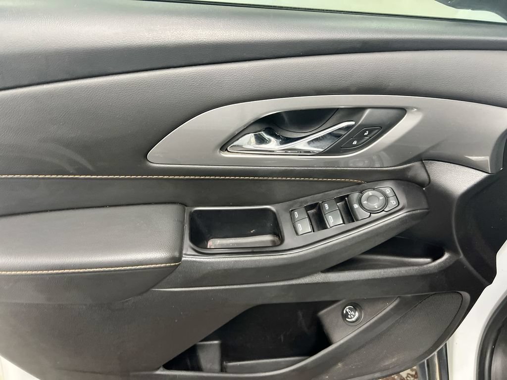 Used 2020 Chevrolet Traverse LT w/ LPO, Floor Liner Package FWD image 19