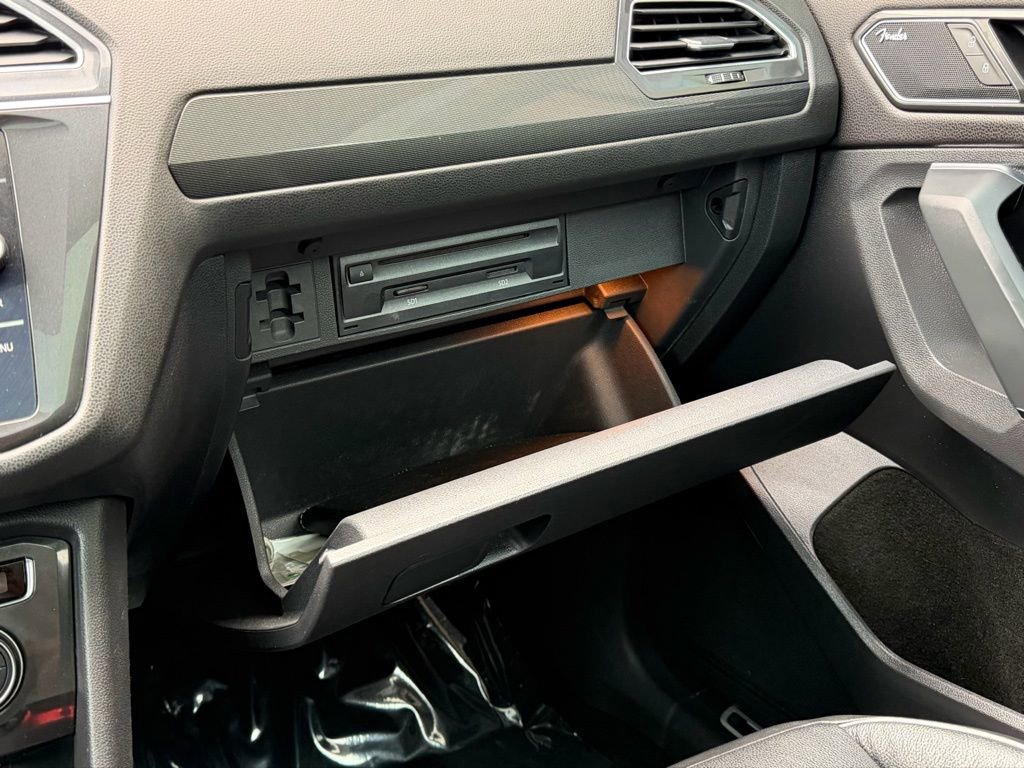 Used 2018 Volkswagen Tiguan SEL Premium image 40