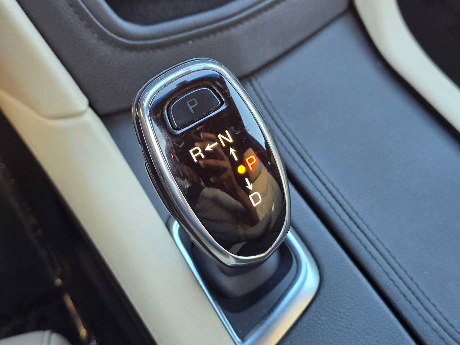 Used 2018 Cadillac XT5 FWD image 35