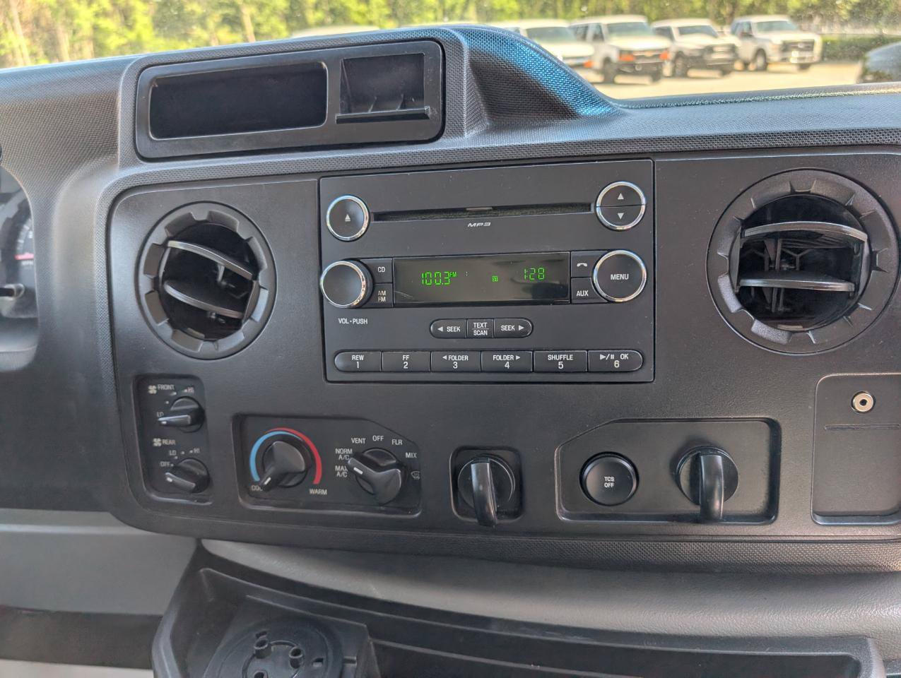 Used 2013 Ford E-350 and Econoline 350 XLT RWD image 17