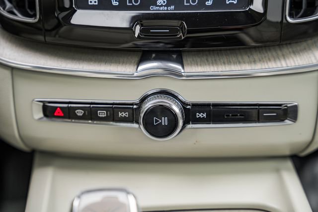 Used 2022 Volvo XC60 T8 Inscription w/ Advanced Package image 23