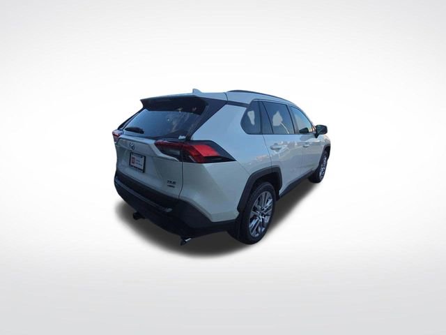 Used 2021 Toyota RAV4 XLE Premium image 3