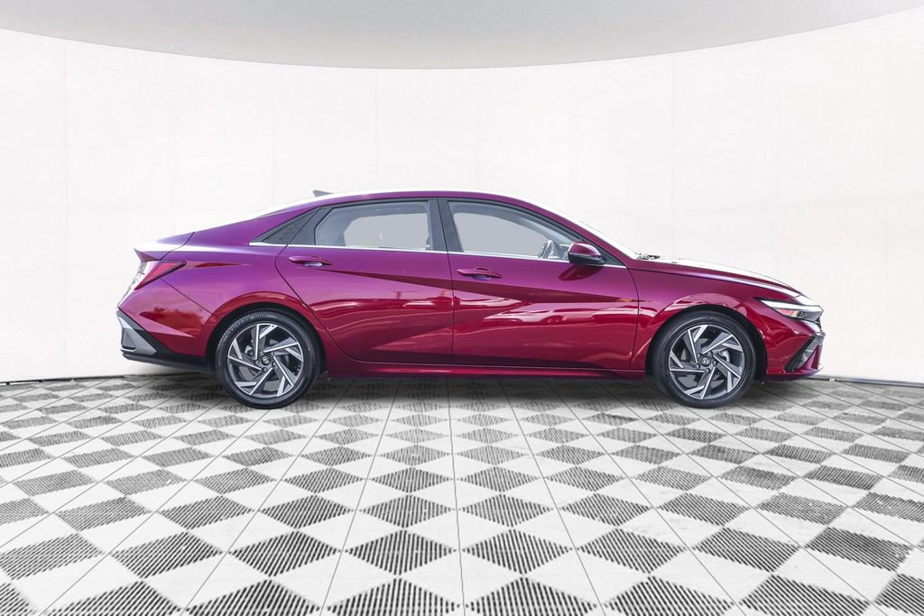 Certified 2025 Hyundai Elantra Limited FWD image 13