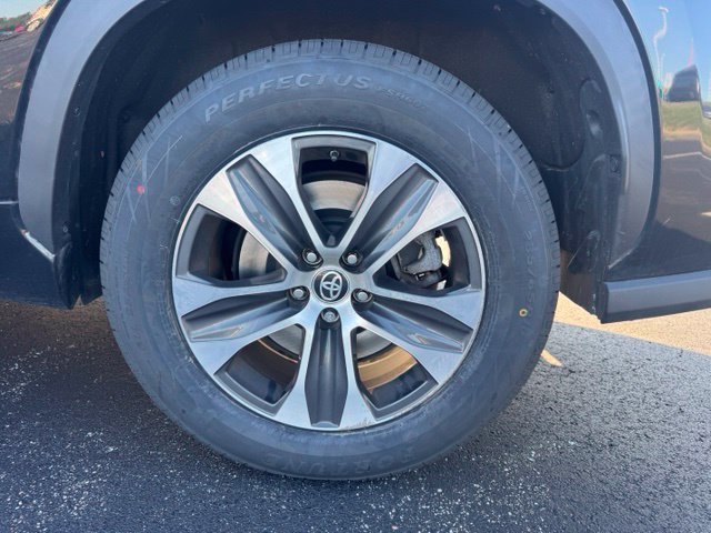 Used 2023 Toyota Highlander XLE FWD image 11