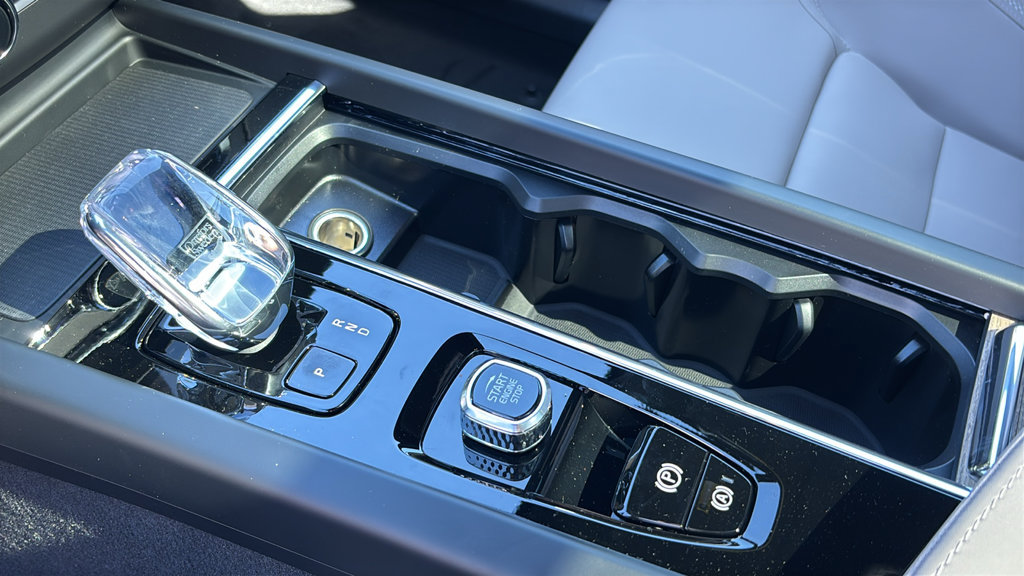 New 2027 Volvo XC60 B5 Plus AWD/4WD image 23