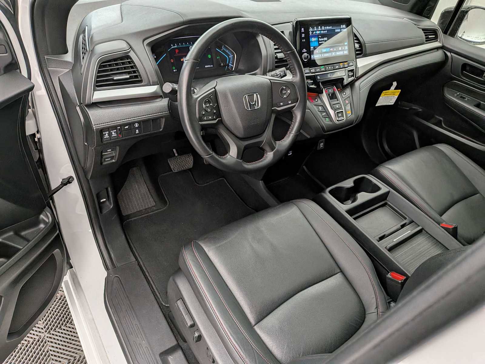 Used 2023 Honda Odyssey Sport image 2