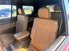 Used 2024 Jeep Grand Cherokee L Summit w/ High Altitude Package AWD/4WD image 8