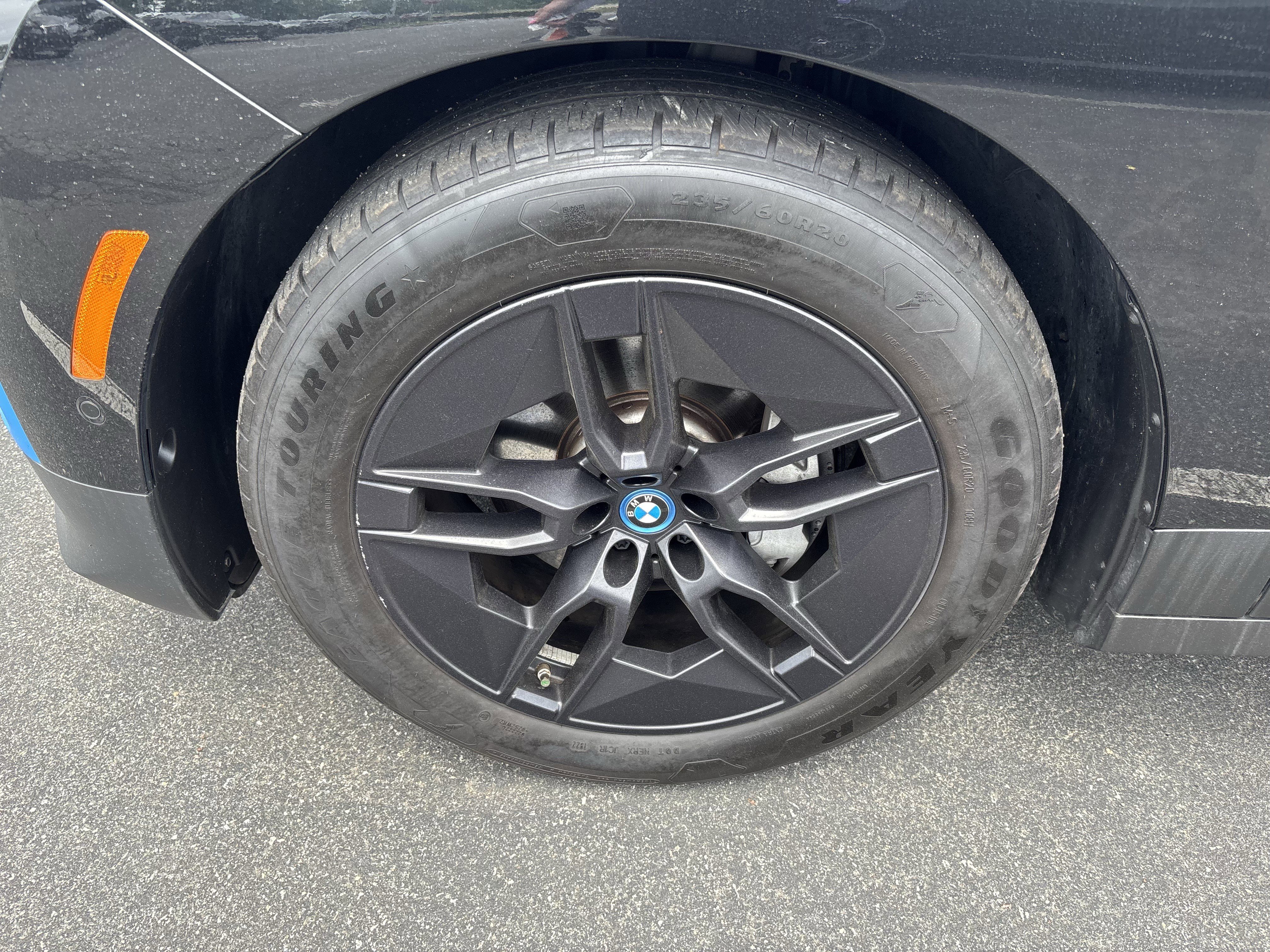 Used 2023 BMW iX xDrive50 w/ Premium Package AWD/4WD image 38