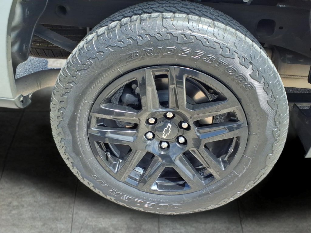 Used 2024 Chevrolet Silverado 1500 Custom w/ Turbomax Blackout Package RWD image 3